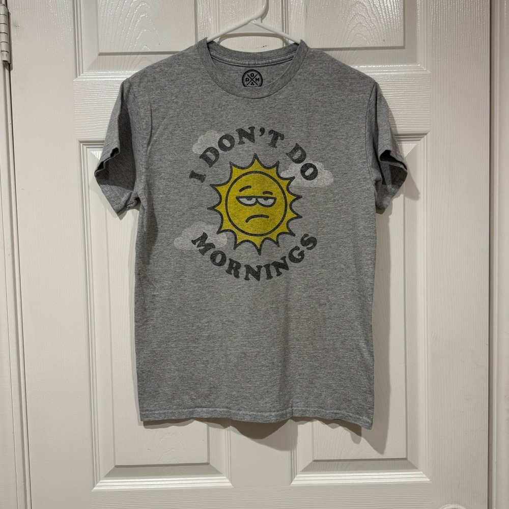 I Don't Do Mornings Grumpy Sun Graphic T-Shirt Gray Mens Small D.O.M.